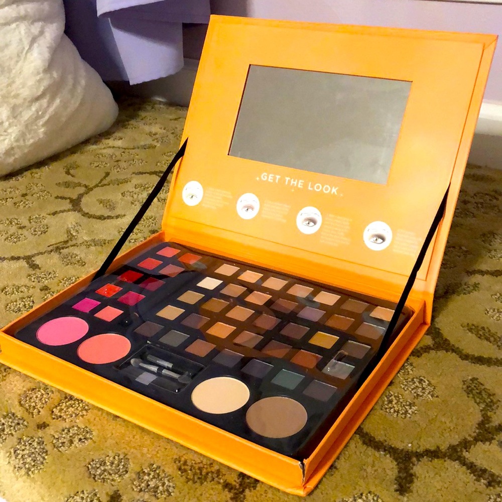 Brand new make up set